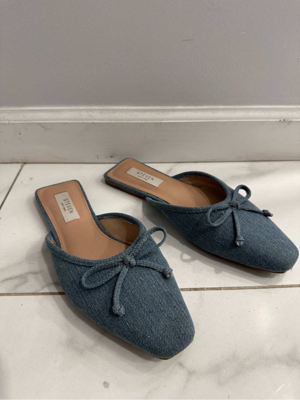 STEVEN by STEVE MADDEN Denim Calandra Mules Blue Bow Slip-On Mules size 8